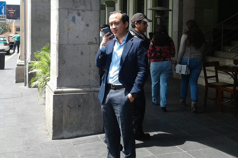 En plena pandemia, alcalde de Veracruz se fue a vacacionar al extranjero y gastar en dólares: Ríos Uribe