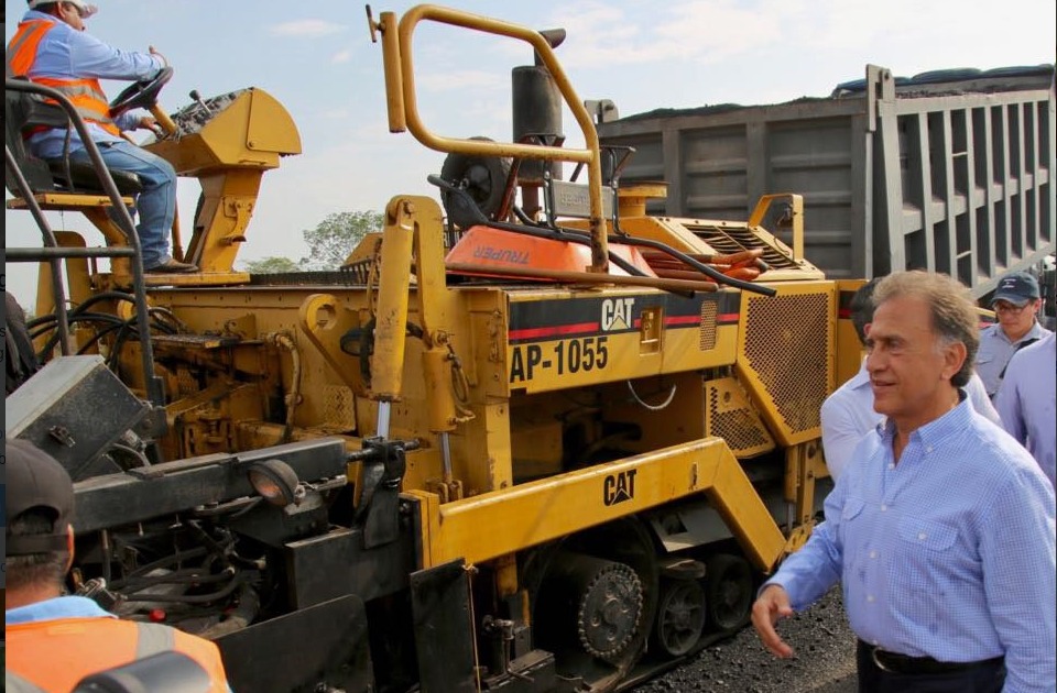 Promueve gobernador Yunes en CDMX obras de infraestructura para Veracruz
