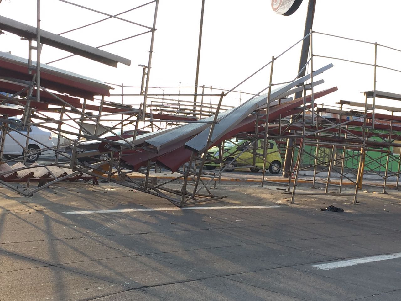 Continúa retiro de gradas del Carnaval de Veracruz