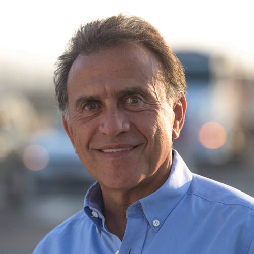 Viaja gobernador Yunes a CDMX; participará en la presentación del Nuevo Modelo Educativo