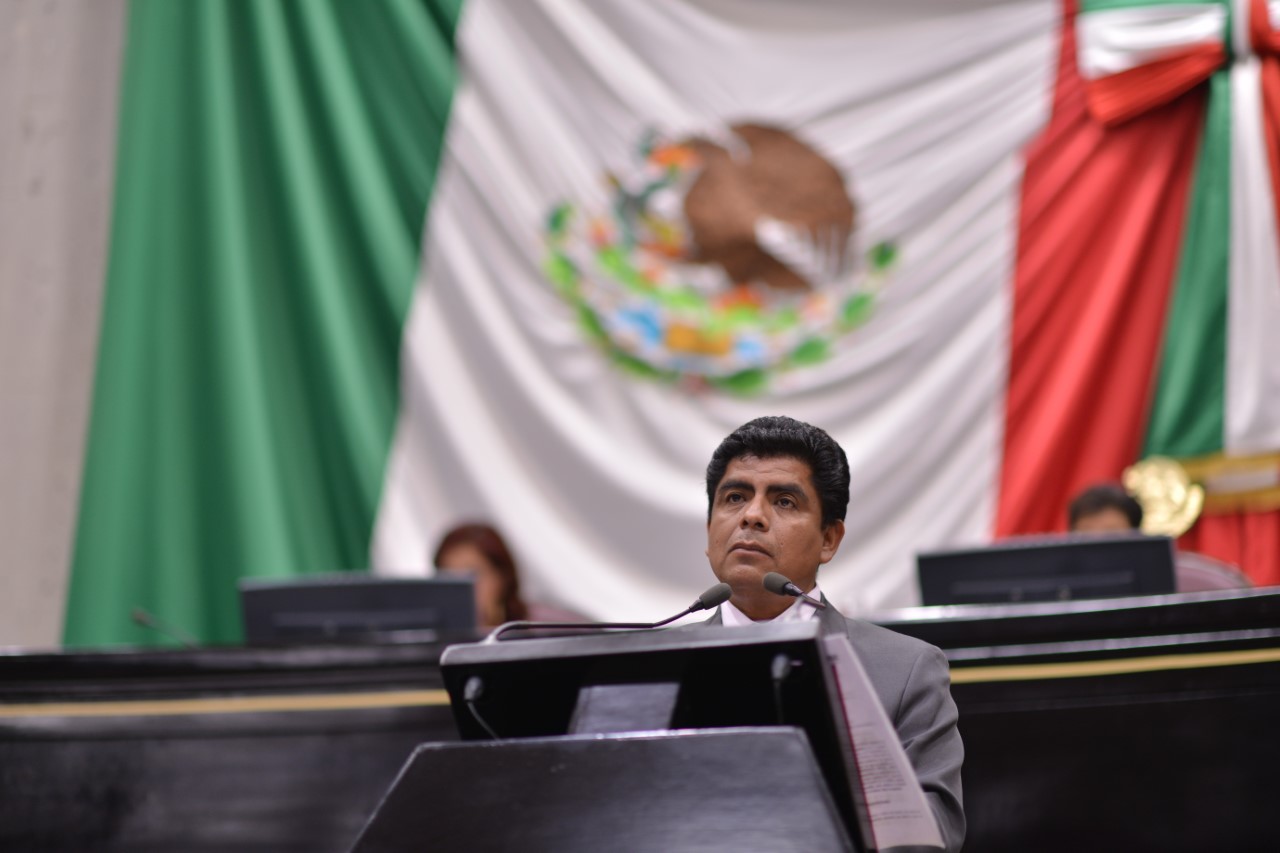 Nicolás de la Cruz oficializa su renuncia al grupo legislativo de Morena, y su inclusión al PRD