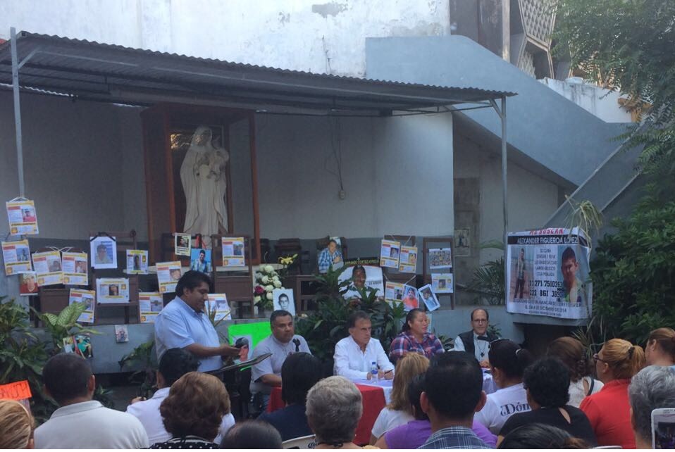 Se reúne el gobernador Yunes con el padre Solalinde y madres de desaparecidos