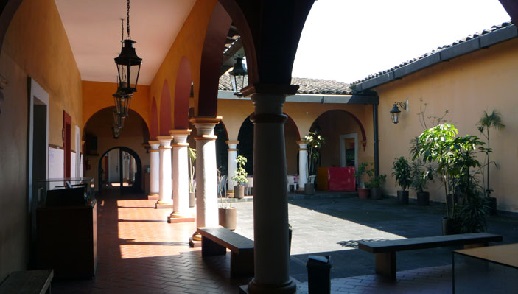 Radio UV tiende puentes con disqueras nacionales y del extranjero