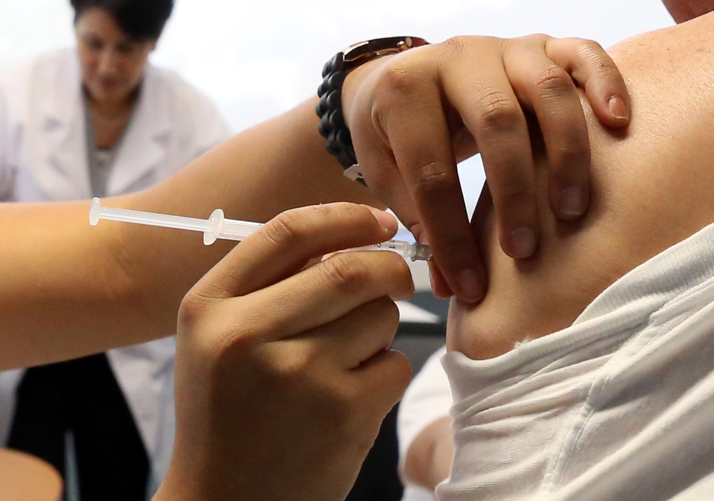 Continúa aplicación de vacuna contra influenza en estaciones del Metro