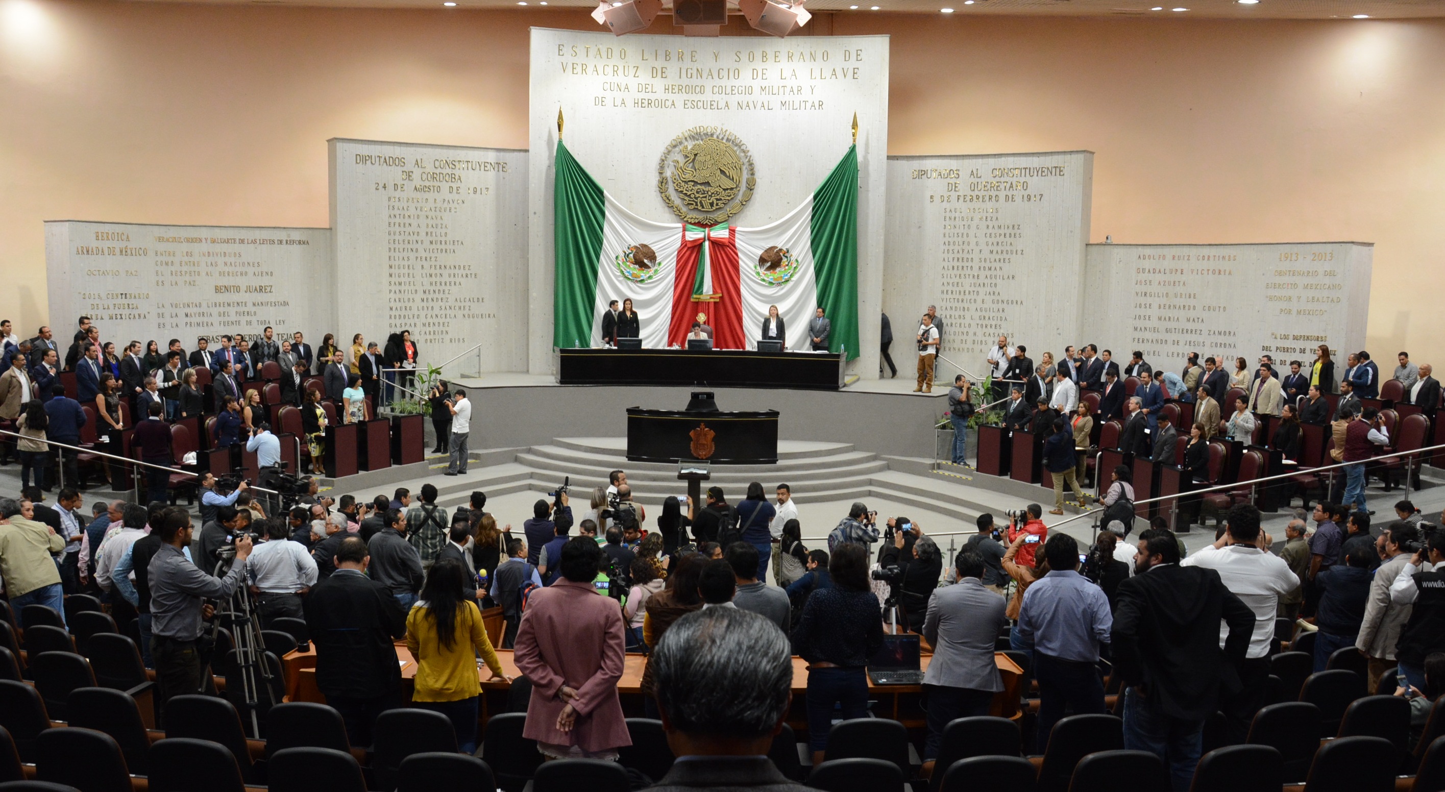 A pesar de incluir petición de transparencia en nuevo dictamen, Morena reitera voto en contra de reestructuración de deuda