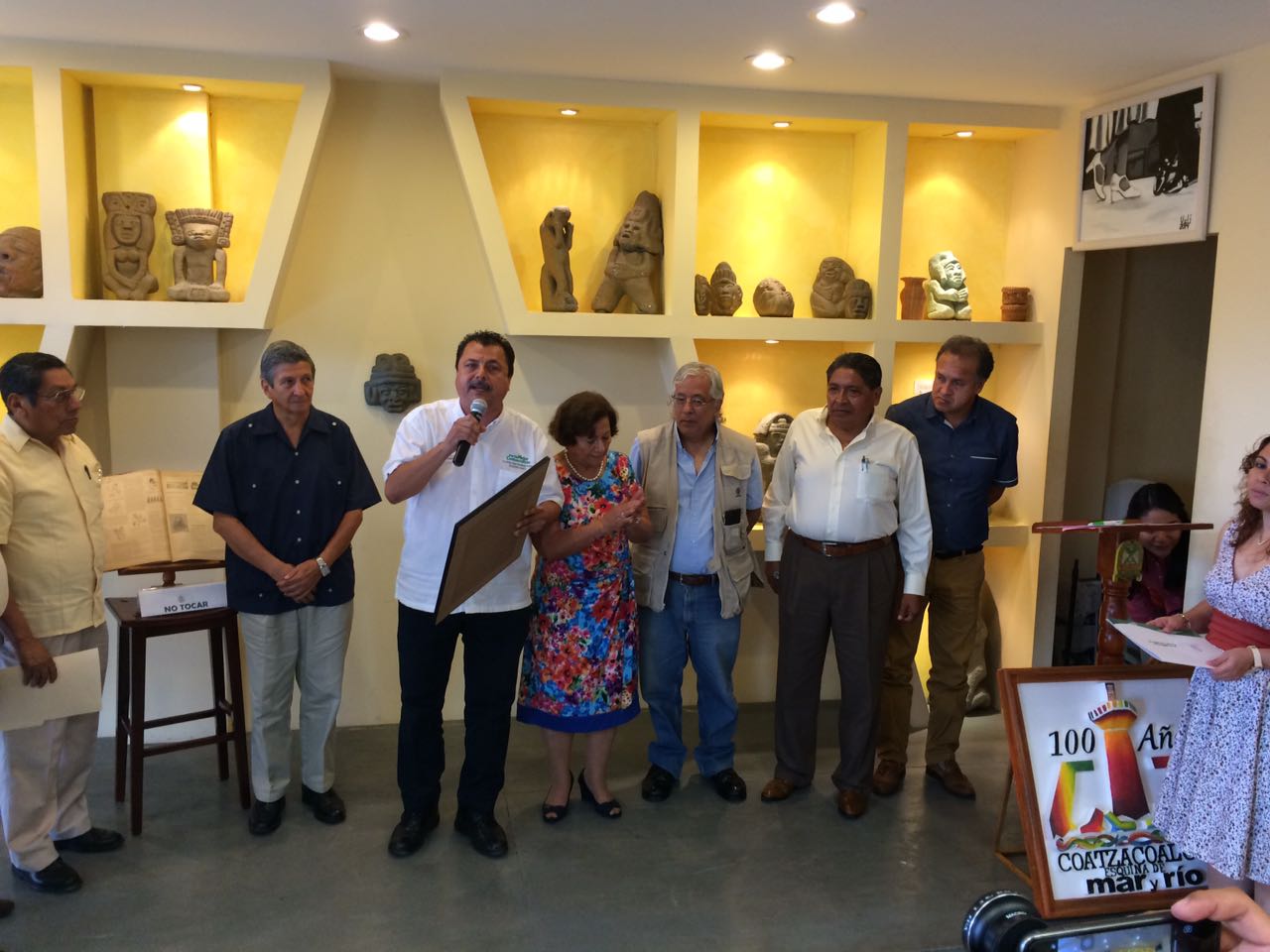 Ayuntamiento de Coatzacoalcos reconoce a archivistas; resguardan parte de la historia
