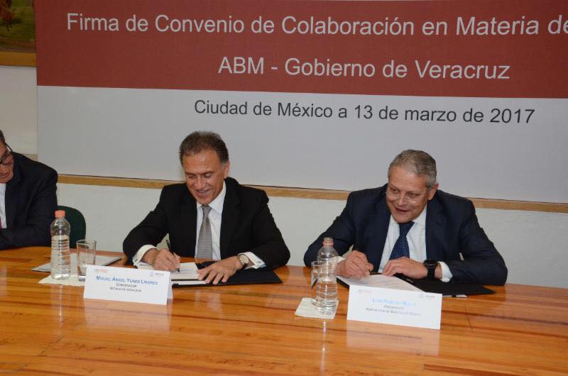 Firmó el gobernador Yunes convenio con Asociación de Bancos de México para seguridad de usuarios