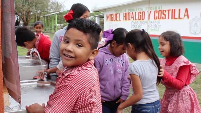 Casi 400 bebederos se han instalado en escuelas del estado: INIFED