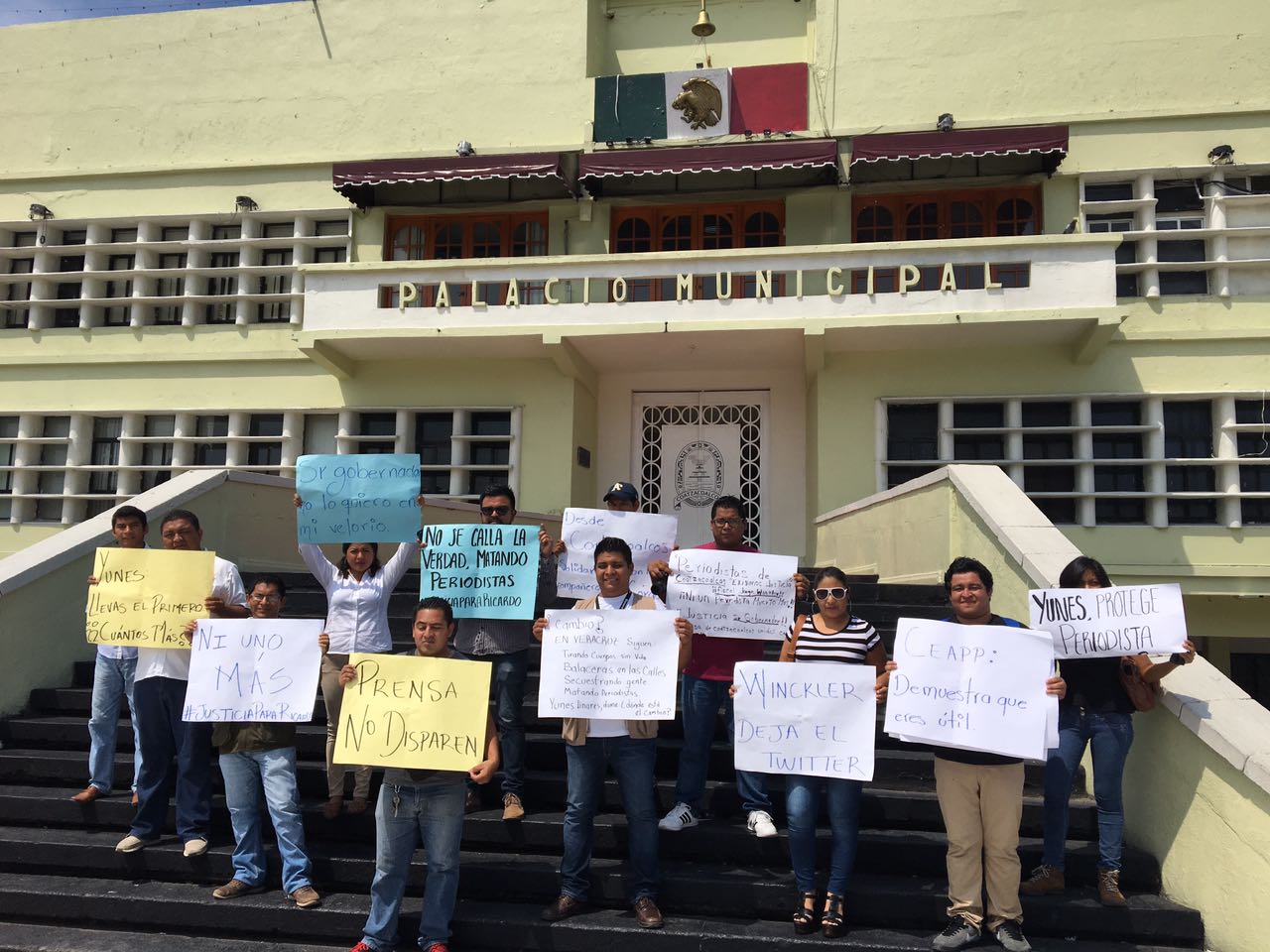 Periodistas de Coatzacoalcos condenan actos de violencia contra comunicadores veracruzanos