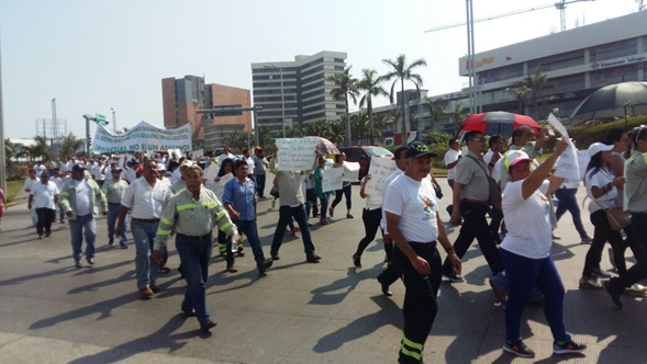 Trabajadores de Tamsa realizan marcha pacífica para pedir paz laboral