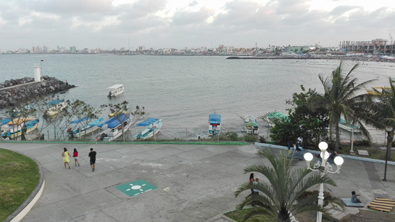 Familias y turistas disfrutaron de la playa en puente vacacional