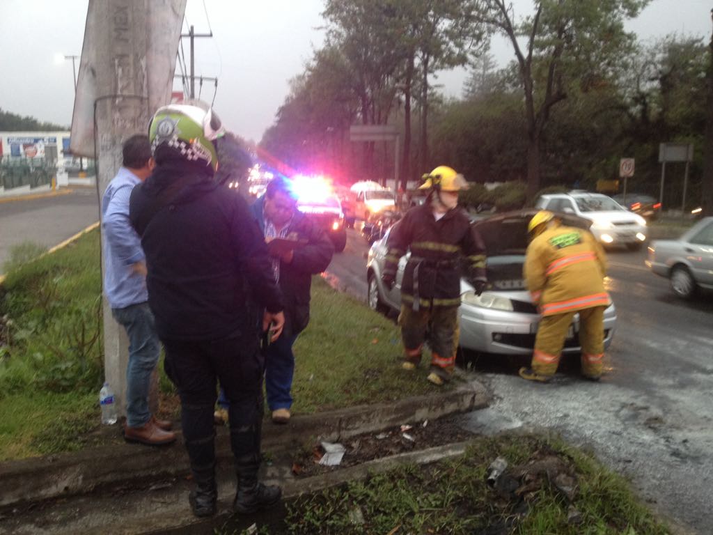 Se incendia auto en Lázaro Cárdenas; no hay lesionados