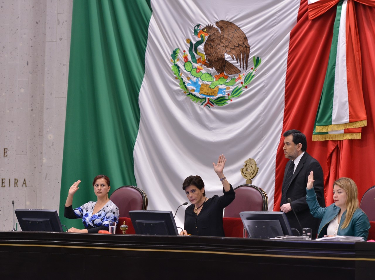 Aprueban diputados reordenamiento del transporte público de la entidad