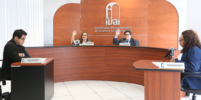 Nombre de servidores públicos que estén bajo investigación no debe ser reservado