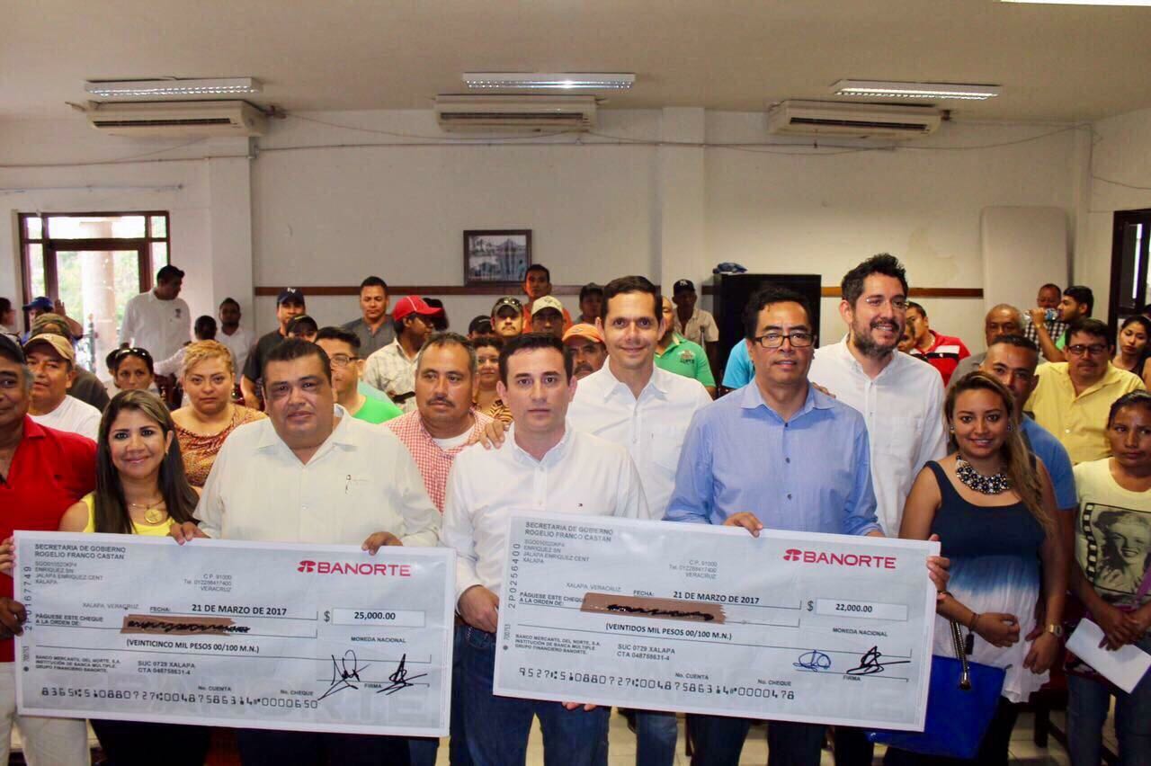 En Tierra Blanca entregan cheques del Fondo de Apoyo a Migrantes