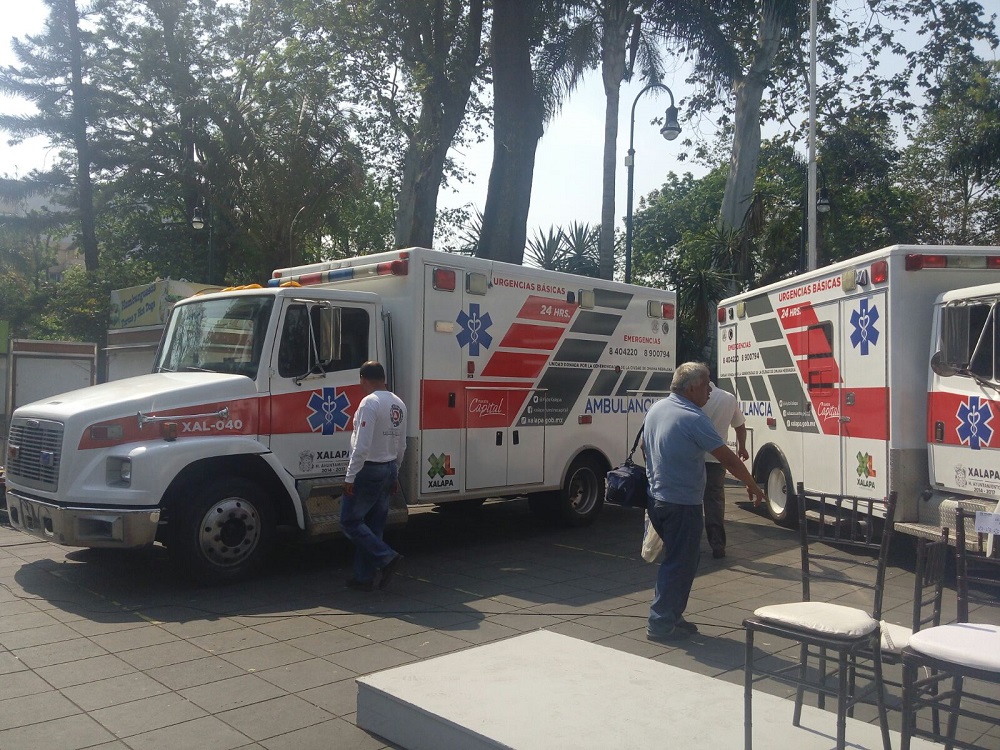 Ayuntamiento de Xalapa recibe cuatro ambulancias de Omaha, EUA