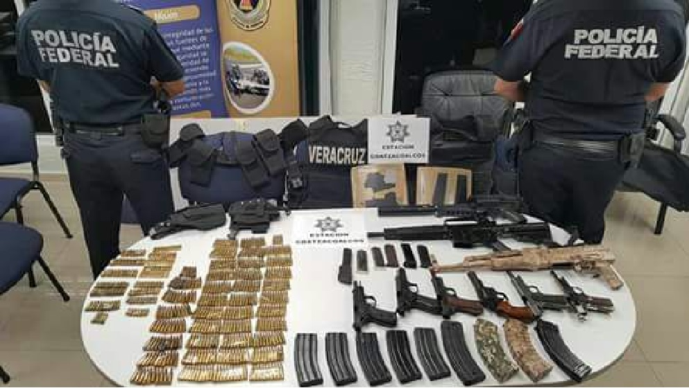 Aseguran maletas con armas en el sur de Veracruz