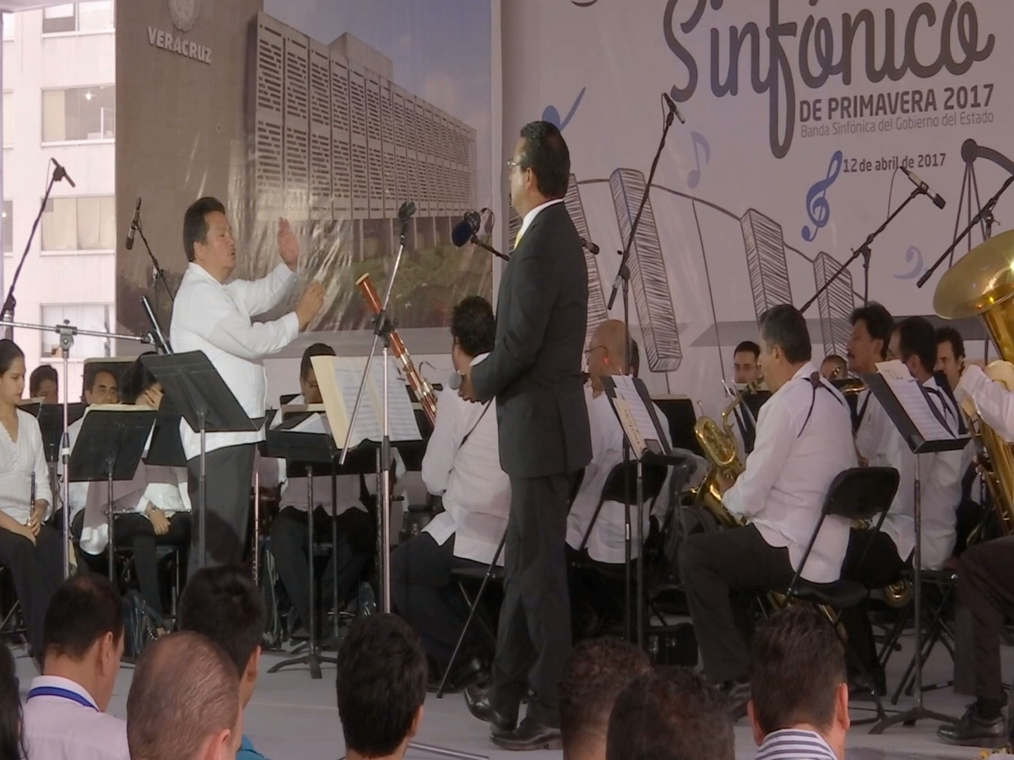 Ofrecen concierto a trabajadores de la FGE