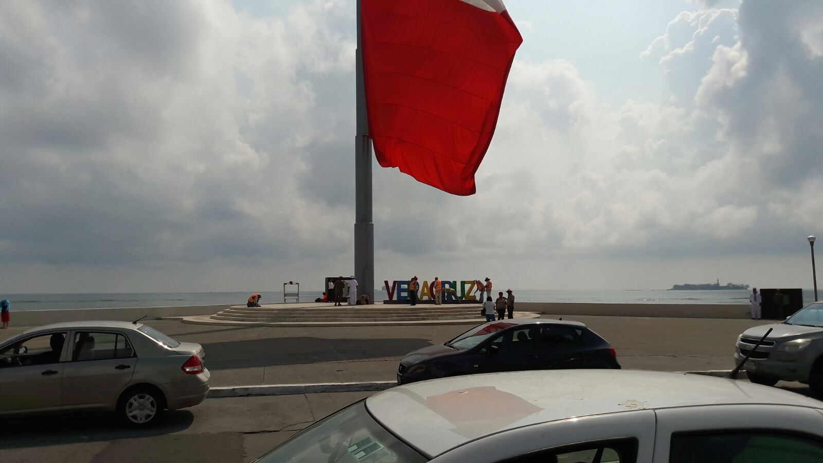 Cae bandera en el puerto de Veracruz