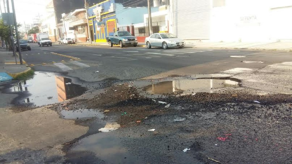 Se agrava el deterioro de calles por fugas de agua en Veracruz