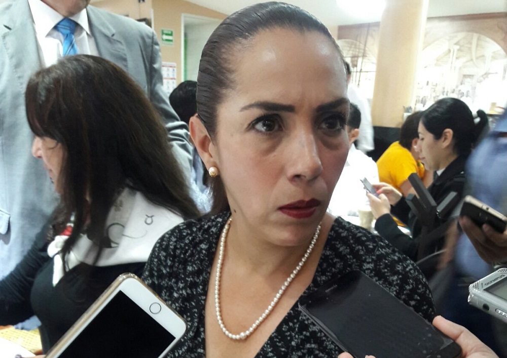 Diputada Cinthya Lobato apoyará a jóvenes que no fueron admitidos en la UV