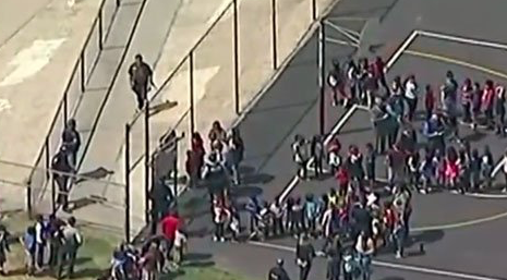 Cuatro muertos por tiroteo en escuela de San Bernardino