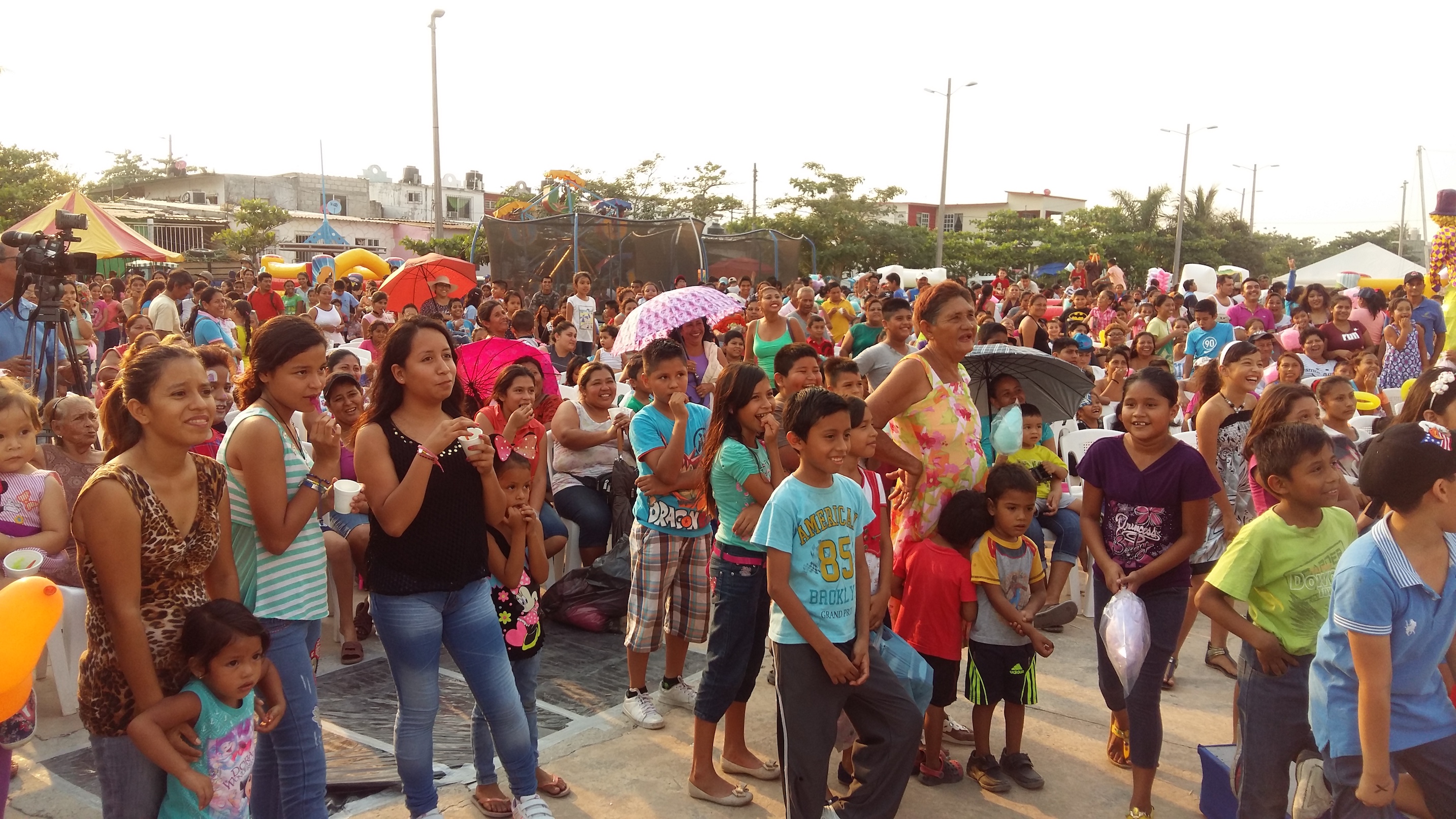 Con juegos y helados celebran a niñas y niños en Boca del Río