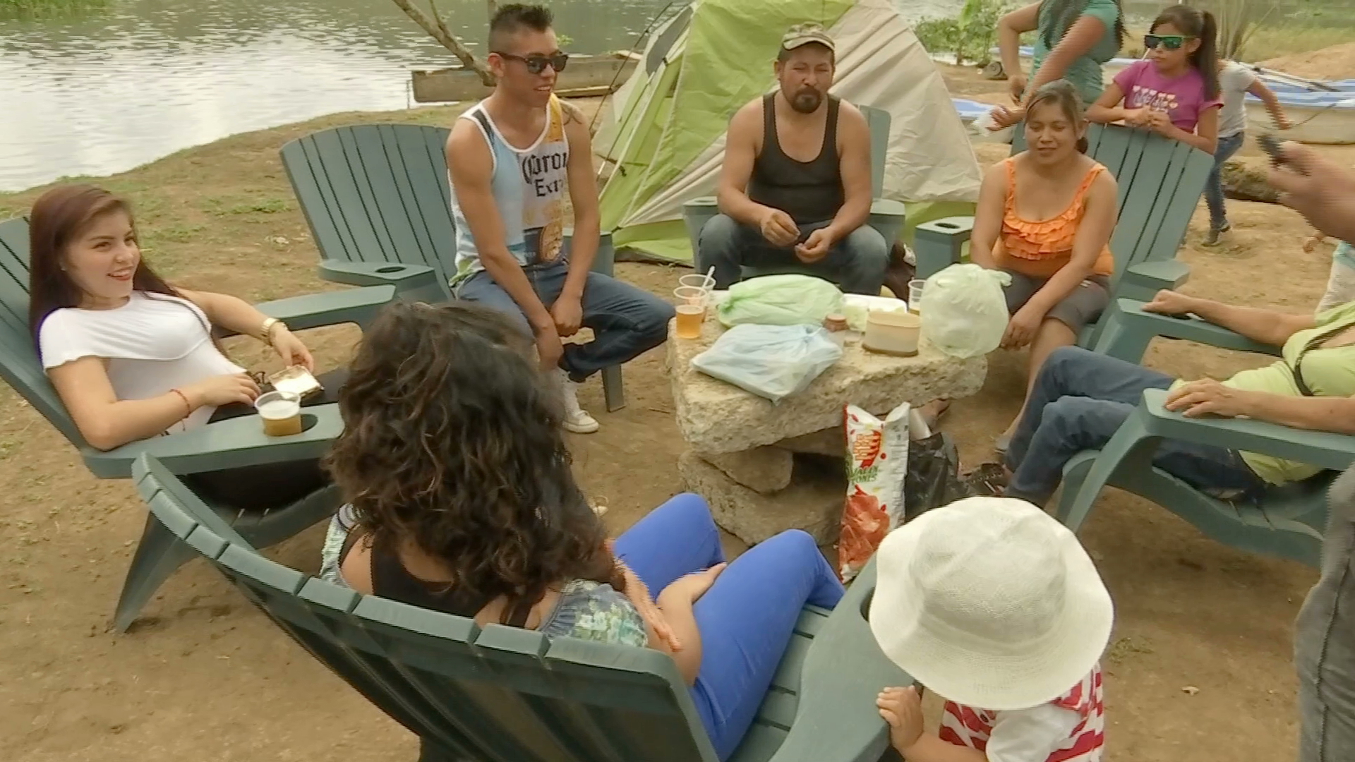 Miles de personas disfrutaron del río y laguna de El Castillo durante Semana Santa