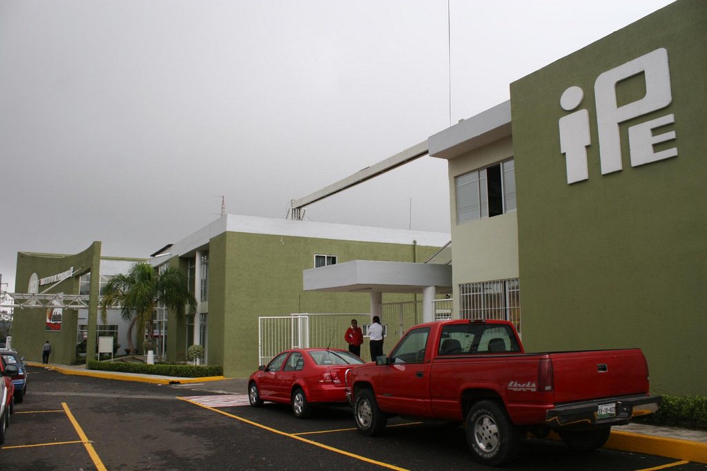 Consejo de Administración del IPE no permite presencia de diputados en sesiones de trabajo