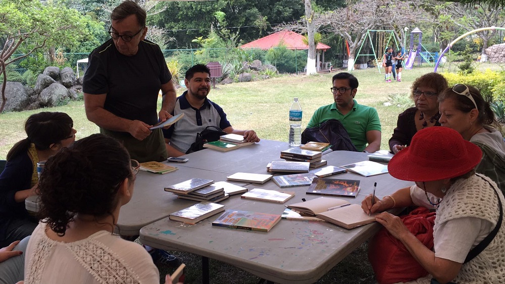 Escritora Sofia Clevit busca fomentar la lectura entre los cordobeses