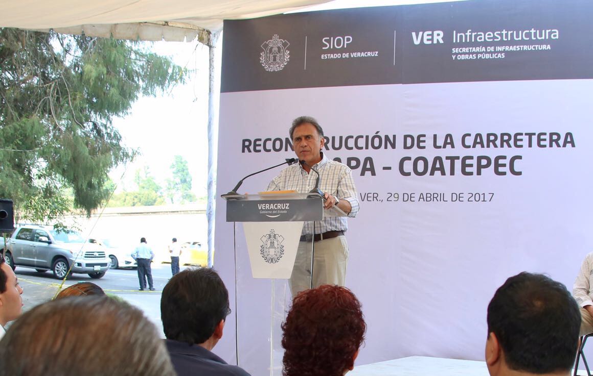 Anuncia el gobernador Yunes la obra de reconstrucción de la autopista Xalapa-Coatepec