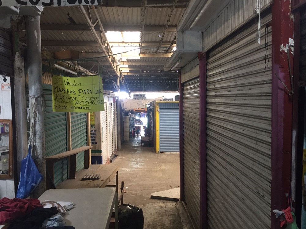 Locales del mercado plaza del sol de Coatzacoalcos continúan en el abandono