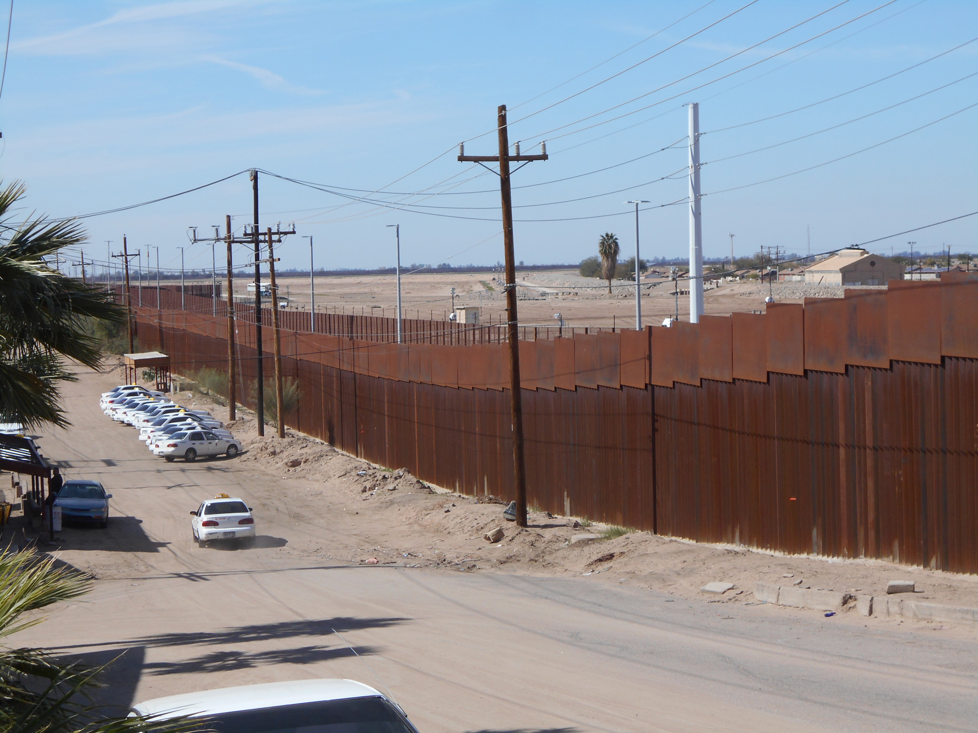 Agentes de migración de EUA detienen a mexicana para deportarla