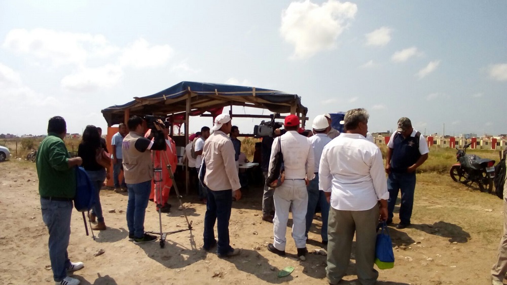Piden trabajo obreros de Coatzacoalcos en construcción de hospital