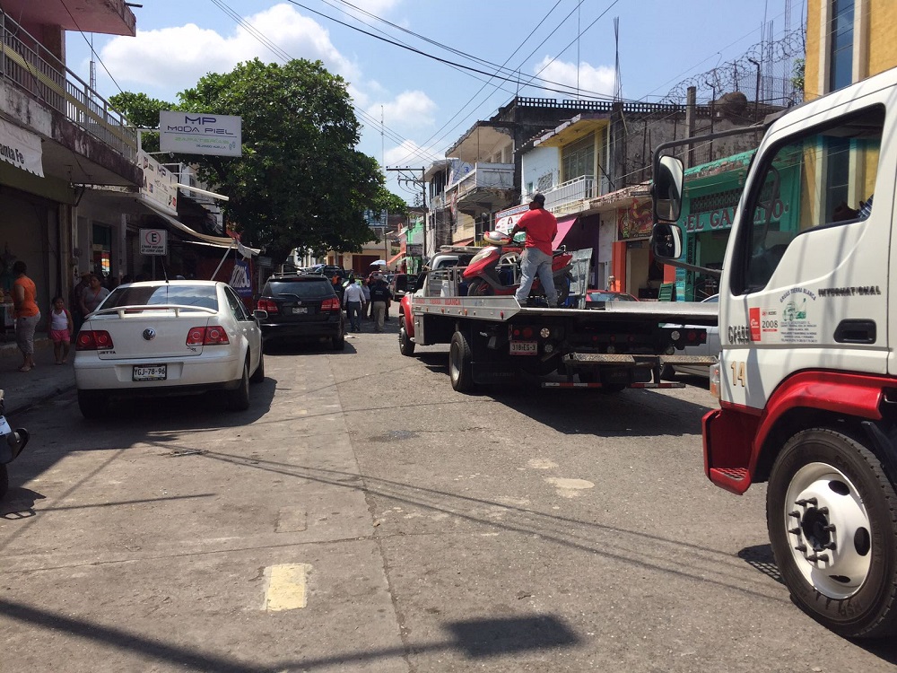 Refuerzan operativo contra autos macetas en Tierra Blanca