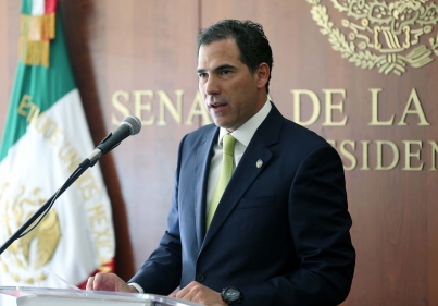 Fiscalía electoral debe investigar entrega de dinero a Morena, pide presidente del Senado