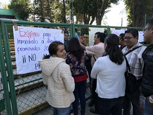 Profesores estales exigen el pago acorde a su nuevo nombramiento