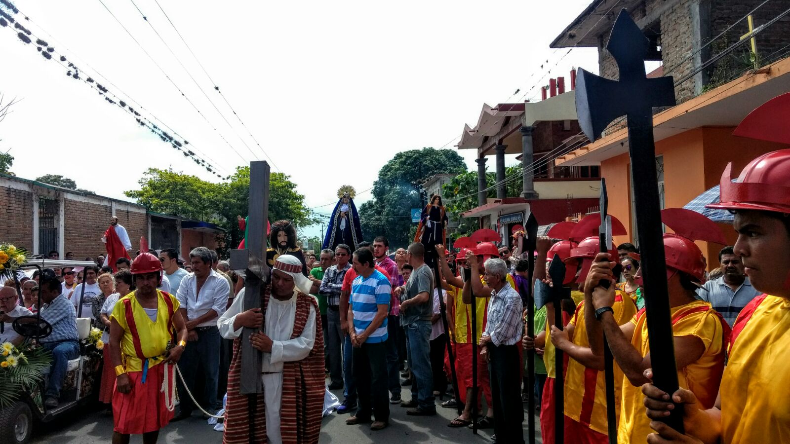 Viacrucis en Actopan, tradición que permite recrear la pasión de Cristo y reafirmar la fe católica