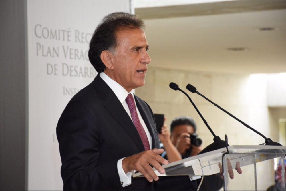 Gobernador Yunes rechaza el hallazgo de más fosas en el estado