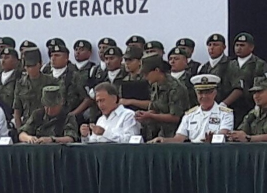 «Con el apoyo del Ejército y de la Marina, reforzaremos el combate a la delincuencia y viviremos seguros”: Gobernador Yunes