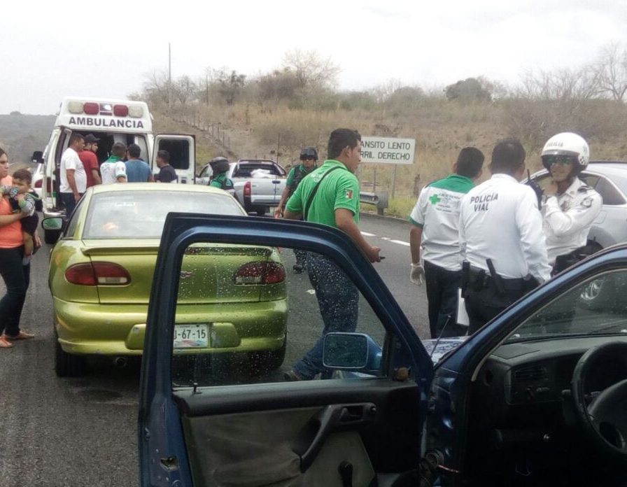 Carambola en carretera Xalapa-Veracruz; autobús de SLP impactó a vehículos particulares