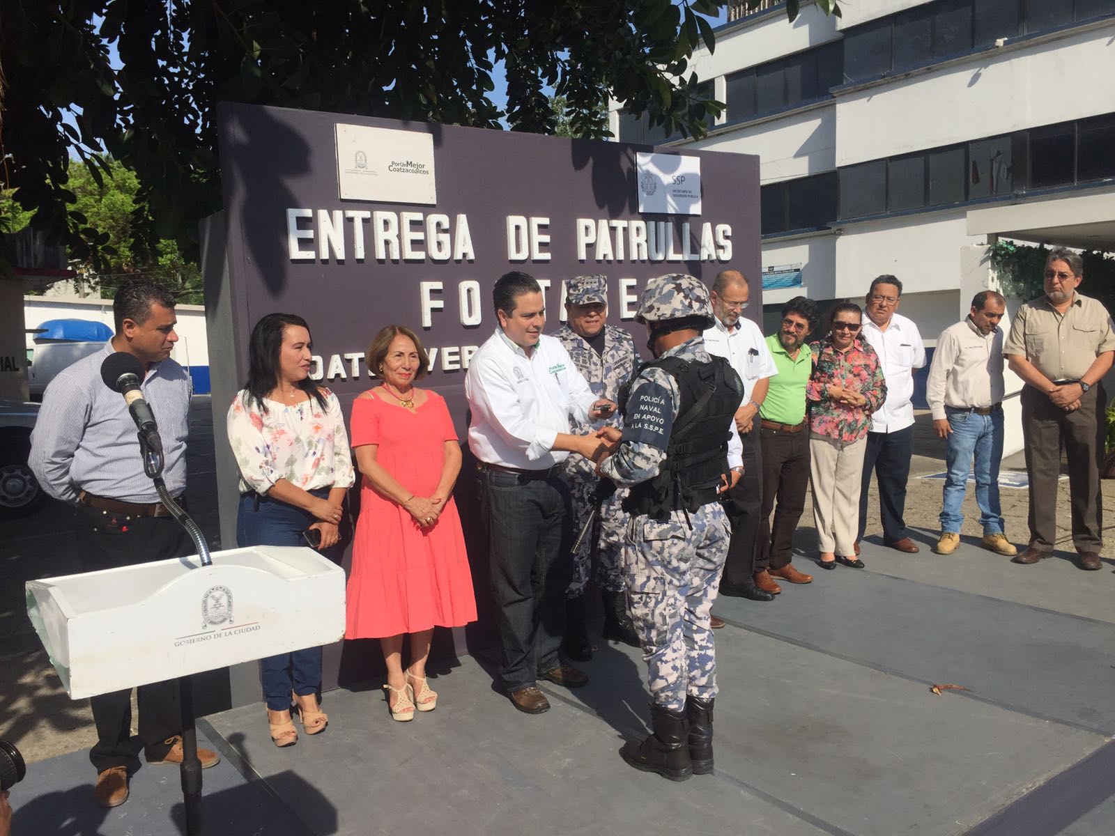 Ayuntamiento de Coatzacoalcos entregó patrullas y equipo a policía naval