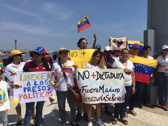 Venezolanos se manifiestan en Veracruz para exigir la sustitución de Nicolás Maduro