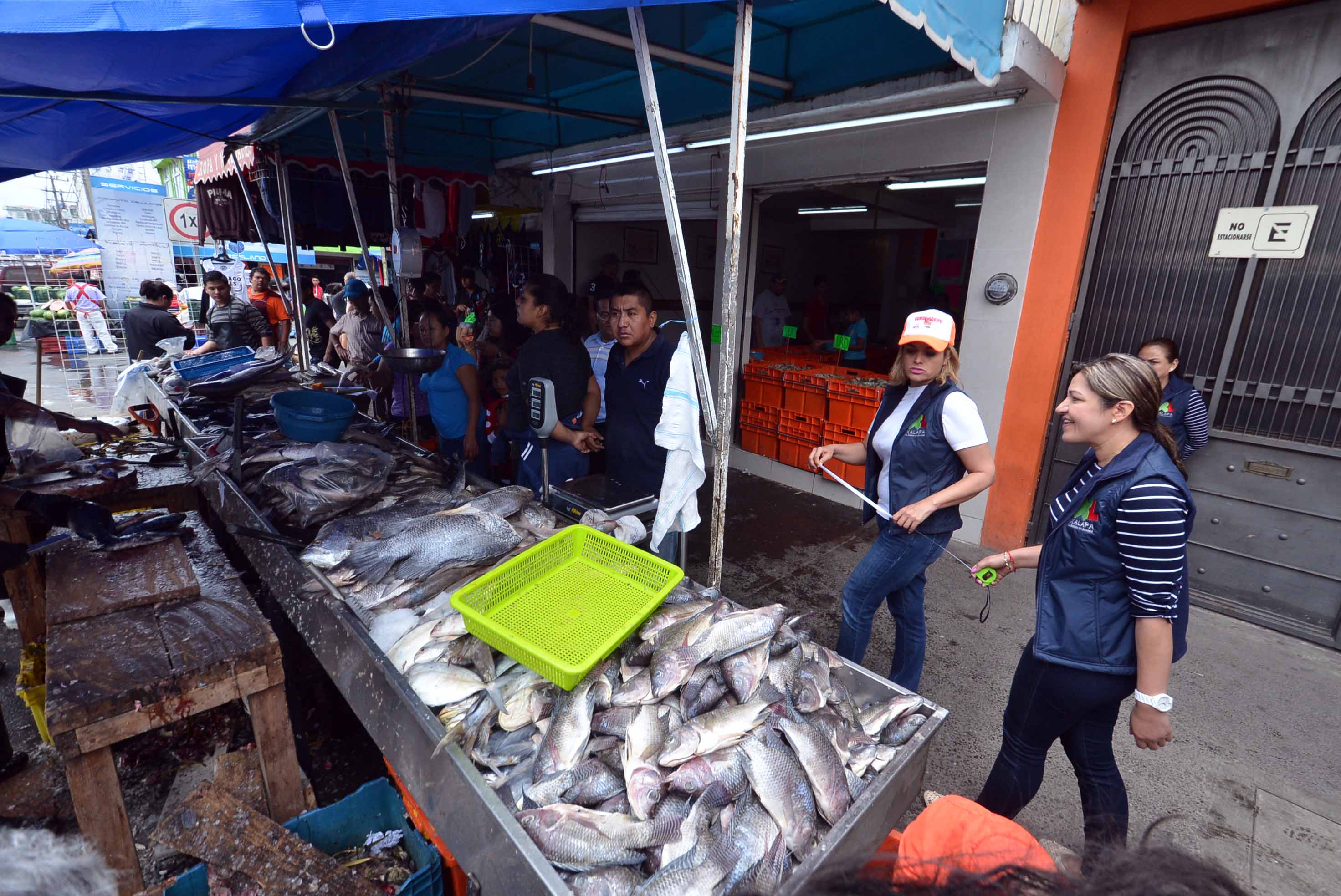 Continúa en Xalapa operativo en comercios por Semana Santa
