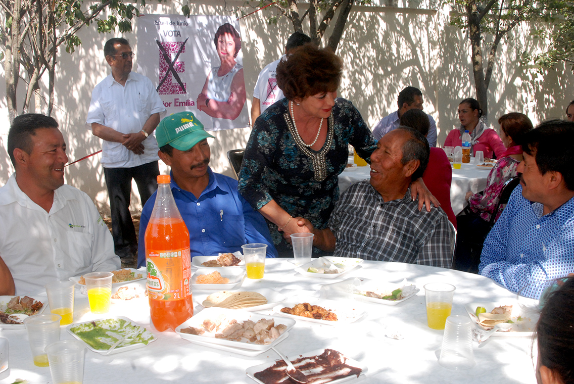 Apoyan sindicatos del ayuntamiento de Perote a Emilia Yunes Suárez