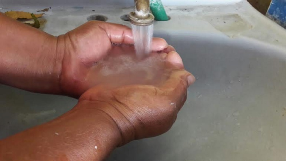 Continúa llegando agua potable sucia en Veracruz