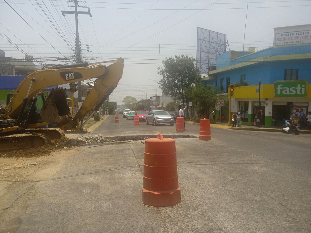 Cierran un carril de avenida 20 de Noviembre de Xalapa