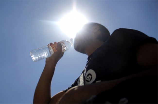 Nutriólogo recomienda satisfacer sensación de sed de inmediato
