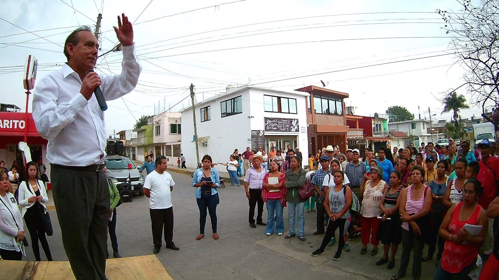 Visita Antonio Luna las colonias Revolución y El Moral; vecinos le piden atender la inseguridad que padecen