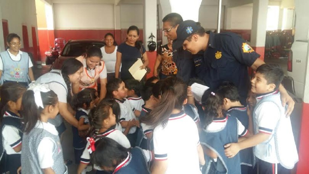 Niños de Veracruz visitan las instalaciones del Heroico Cuerpo de Bomberos
